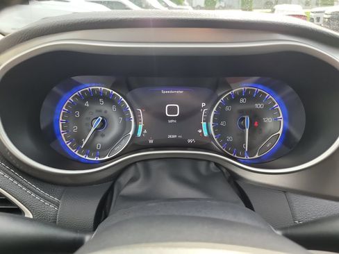Used 2023 Chrysler Pacifica Touring-L FWD image 35