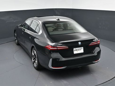 Certified 2025 BMW 530i xDrive AWD/4WD image 33