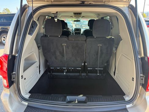 Used 2016 Dodge Grand Caravan SXT image 48
