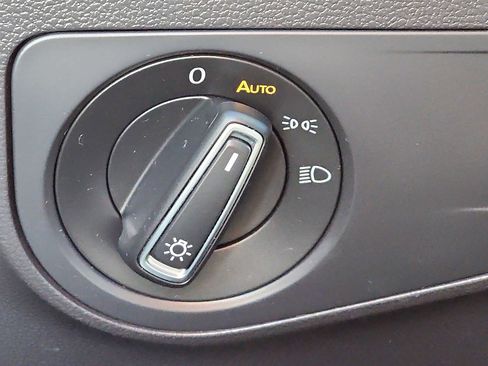 Used 2022 Volkswagen Tiguan SE R-Line image 26