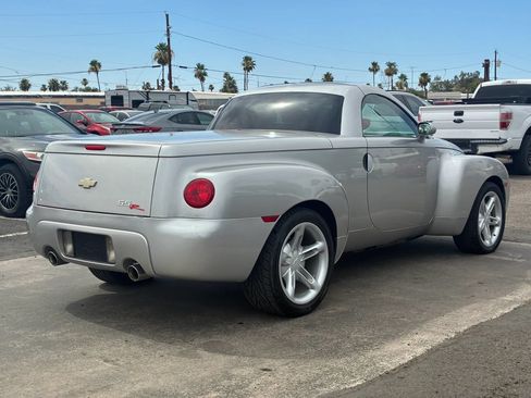 Used 2005 Chevrolet SSR w/ Preferred Equipment Group RWD image 9