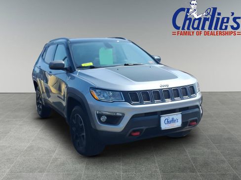 Used 2019 Jeep Compass Trailhawk AWD/4WD image 3