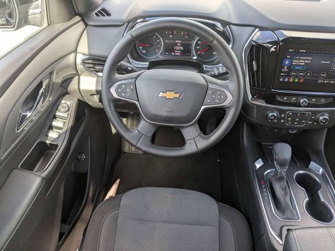 Used 2023 Chevrolet Traverse LT FWD image 17