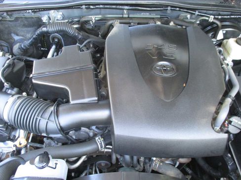 Used 2020 Toyota Tacoma SR image 8