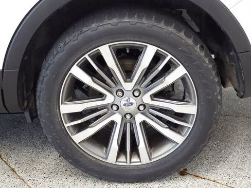 Used 2019 Ford Explorer Platinum AWD/4WD image 16