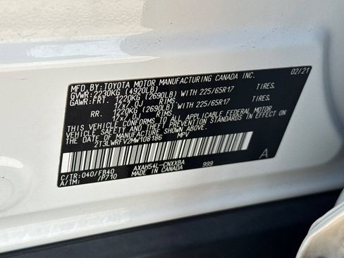 Certified 2021 Toyota RAV4 LE AWD/4WD image 36