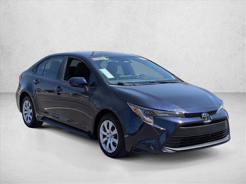 Used 2023 Toyota Corolla LE FWD image 3