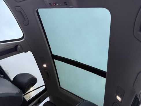 Used 2022 Volkswagen Tiguan SE image 33