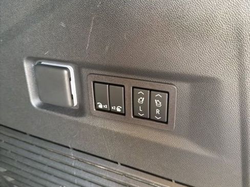 Certified 2024 GMC Yukon Denali Ultimate image 38