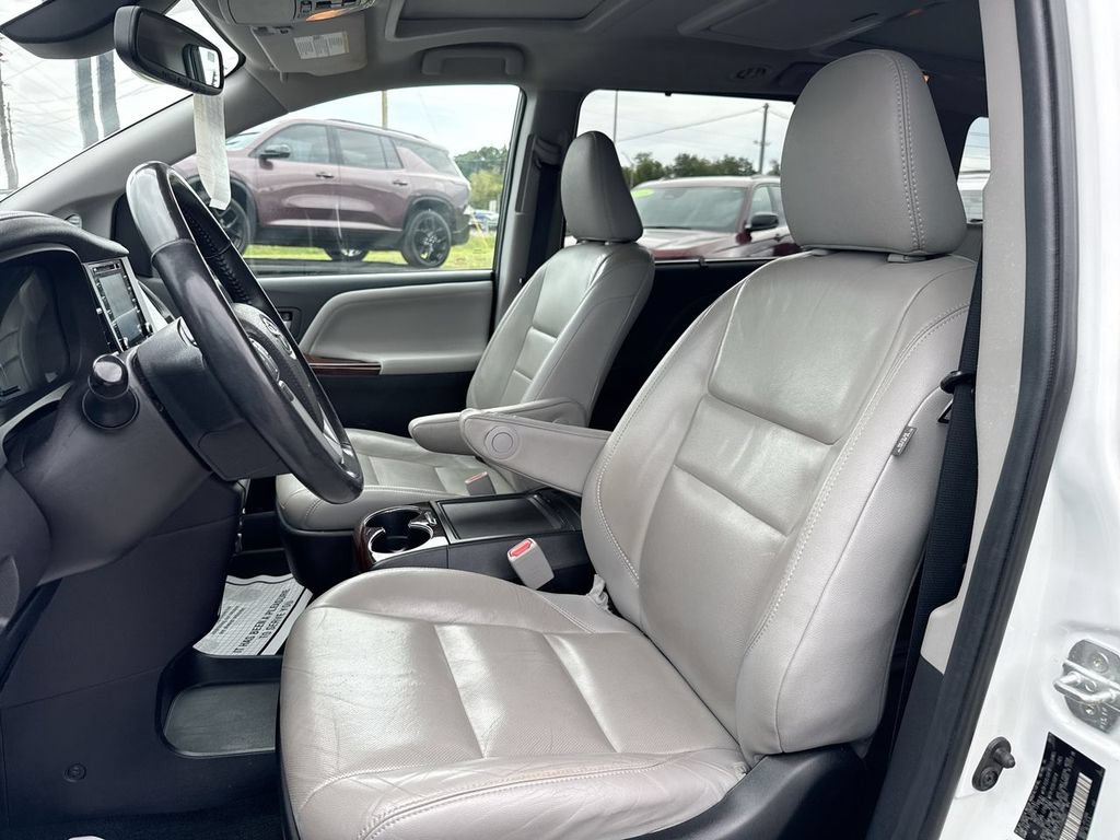 Used 2018 Toyota Sienna Limited Premium w/ Carpet Mat Package AWD/4WD image 16