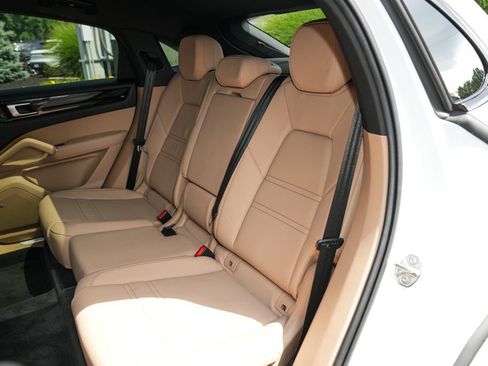 Certified 2022 Porsche Cayenne Coupe AWD/4WD image 34
