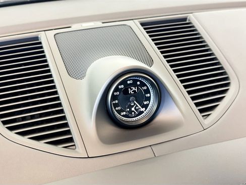 Used 2025 Porsche Macan Turbo image 30