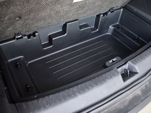 Used 2025 GMC Acadia Elevation image 25