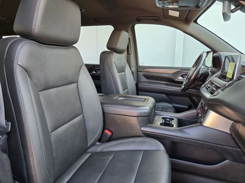 Used 2022 Chevrolet Suburban LT w/ Luxury Package image 28