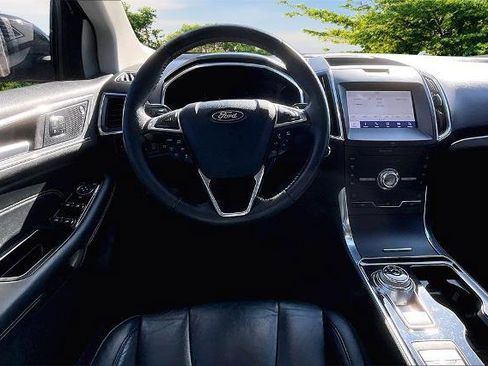 Certified 2020 Ford Edge Titanium image 5