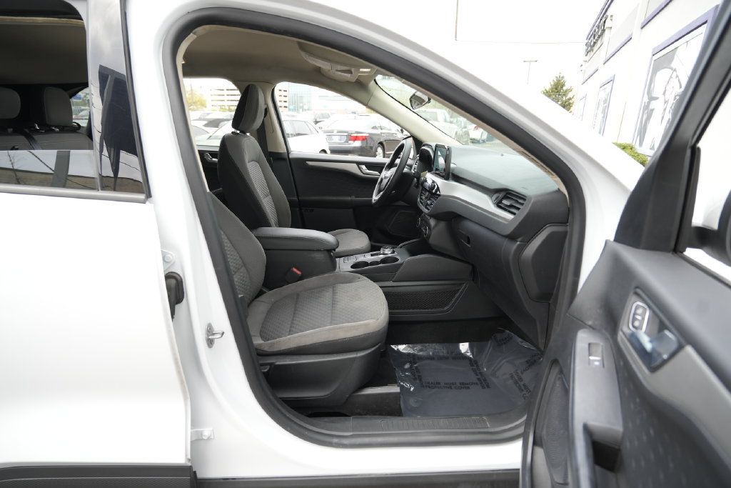 Used 2020 Ford Escape SE FWD image 30