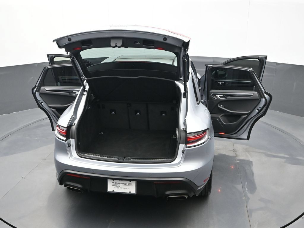 Certified 2025 Porsche Macan AWD/4WD image 28