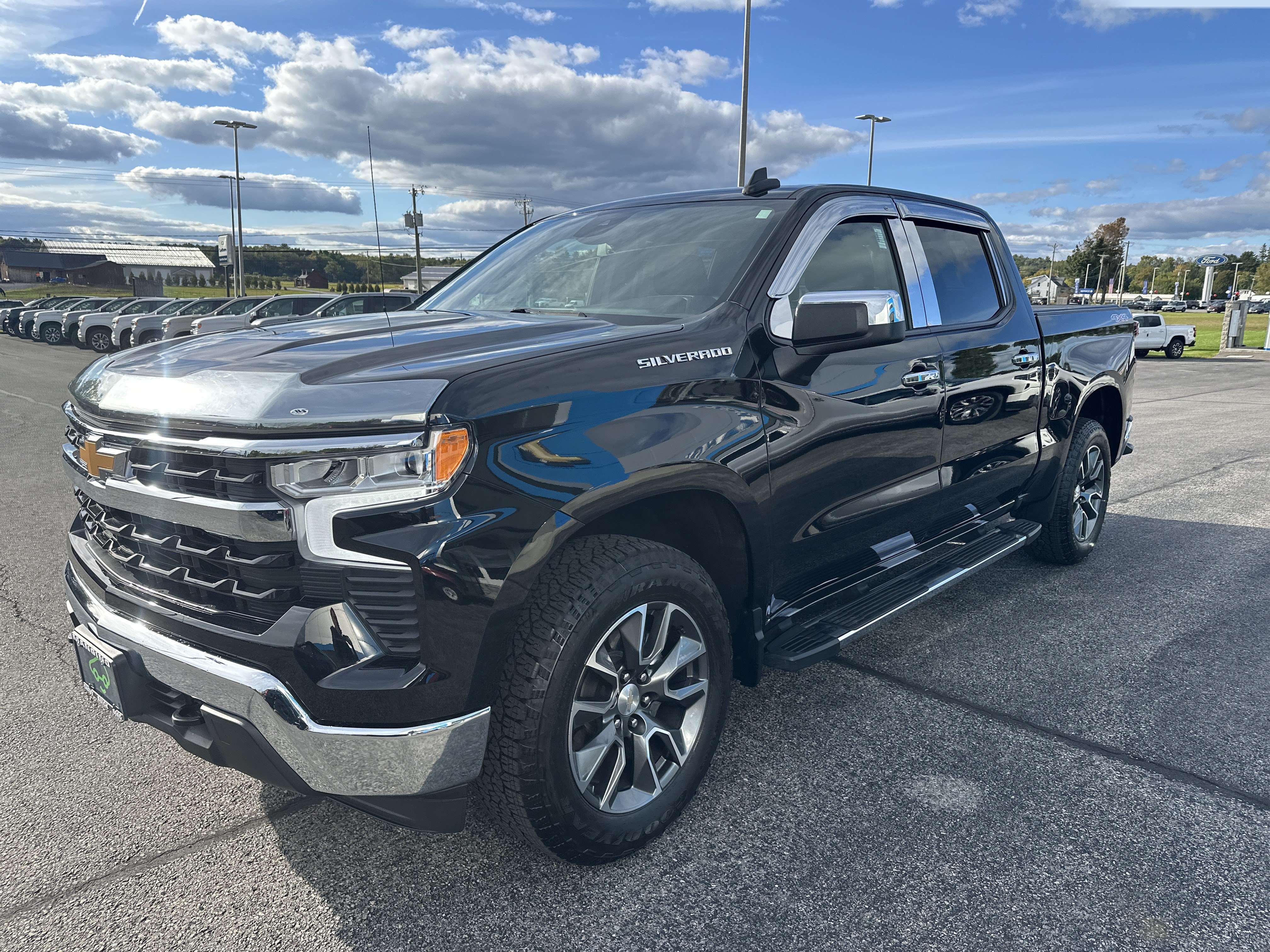 Certified 2024 Chevrolet Silverado 1500 LT AWD/4WD image 3