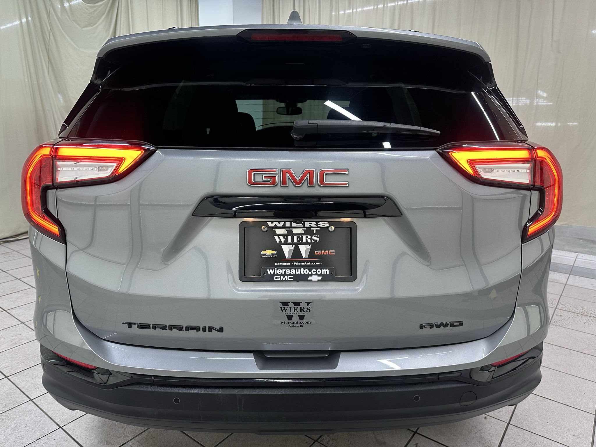 Used 2024 GMC Terrain SLE w/ Elevation Edition AWD/4WD image 6
