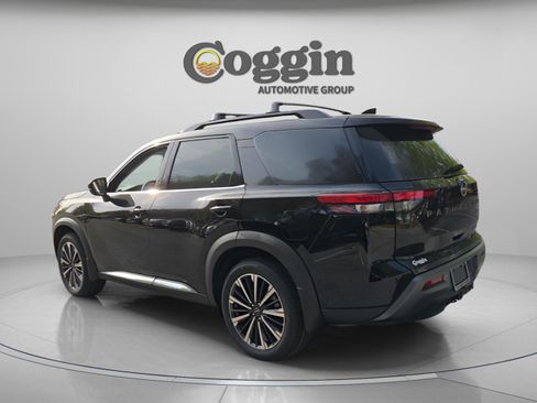 New 2026 Nissan Pathfinder Platinum w/ Cargo Package FWD image 5
