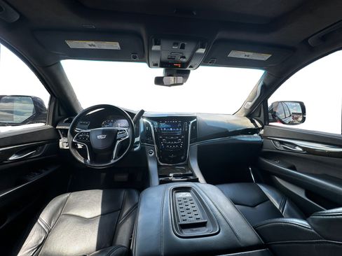 Used 2017 Cadillac Escalade Platinum AWD/4WD image 12
