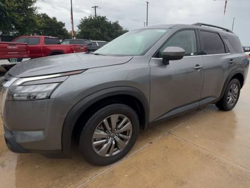 Used 2025 Nissan Pathfinder SV FWD image 4