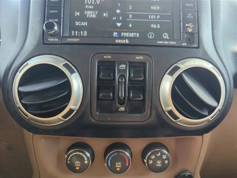 Used 2017 Jeep Wrangler Unlimited Sahara w/ Dual Top Group AWD/4WD image 17