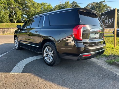 Used 2021 GMC Yukon XL SLT AWD/4WD image 2