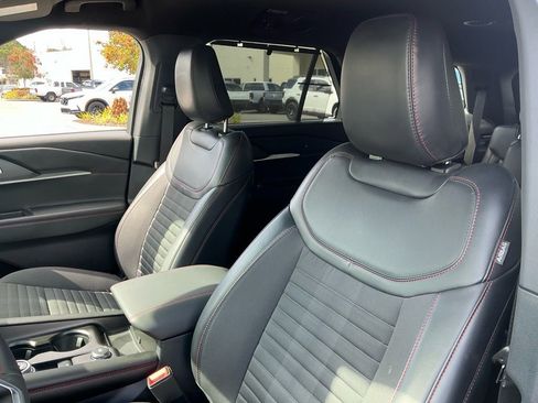 Used 2025 Ford Explorer ST-Line w/ Premium Package image 32