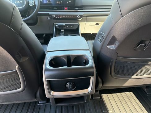 Used 2025 Kia Carnival EX FWD image 19
