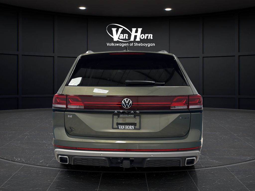 Used 2025 Volkswagen Atlas Peak Edition SE AWD/4WD image 8