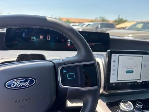 Used 2025 Ford Expedition Active AWD/4WD image 21