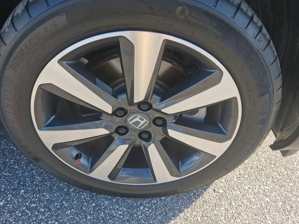 Used 2025 Honda Pilot Touring image 17