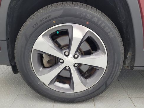 Used 2019 Jeep Cherokee Limited AWD/4WD image 31