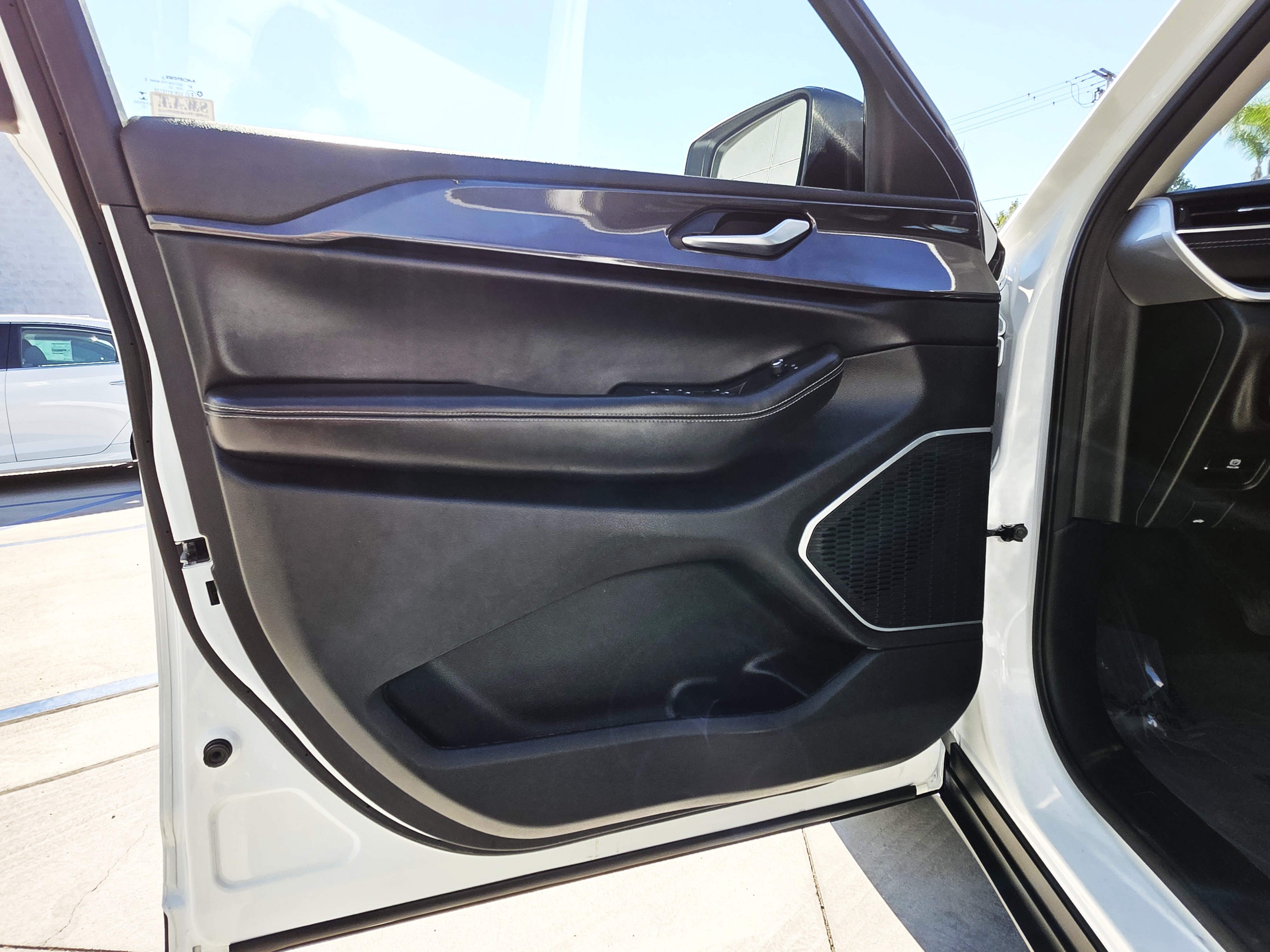 Used 2022 Jeep Grand Cherokee L Laredo RWD image 11