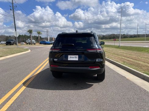 New 2026 Jeep Grand Cherokee Limited w/ Limited Altitude Package image 8
