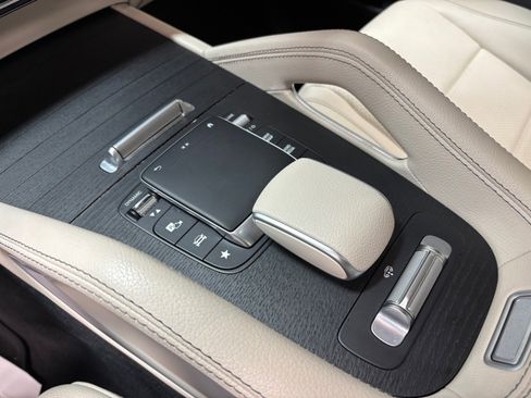 Used 2023 Mercedes-Benz GLS 450 4MATIC image 15