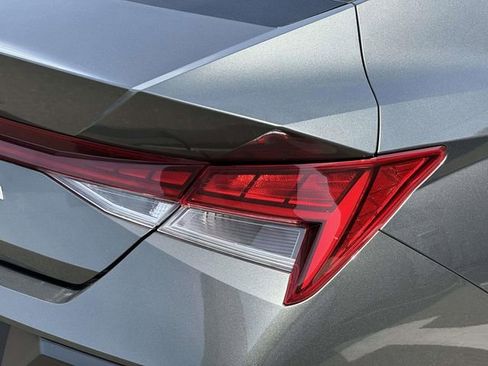 Used 2025 Hyundai Elantra SEL image 13