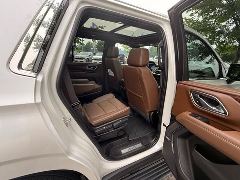 Used 2024 Chevrolet Tahoe High Country AWD/4WD image 15