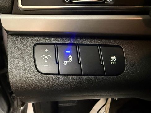 Used 2017 Hyundai Elantra Limited image 35