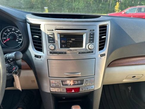 Used 2013 Subaru Outback 2.5i Limited AWD/4WD image 15