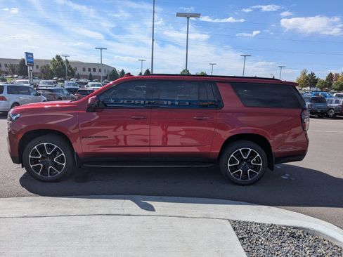 Used 2024 Chevrolet Suburban RST w/ Luxury Package AWD/4WD image 9