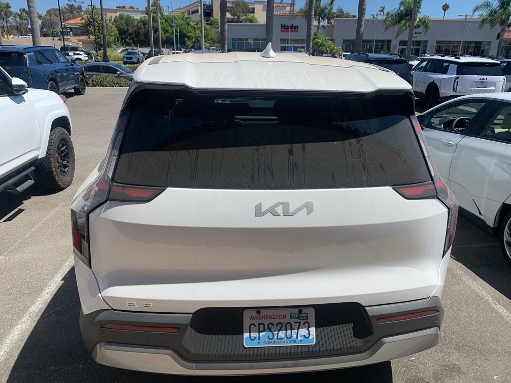 Certified 2024 Kia EV9 Light Long Range RWD image 7