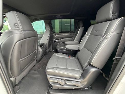 Used 2025 Cadillac Escalade ESV Sport w/ Touring Package AWD/4WD image 14