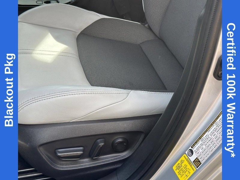 Used 2025 Toyota Corolla XSE FWD image 27