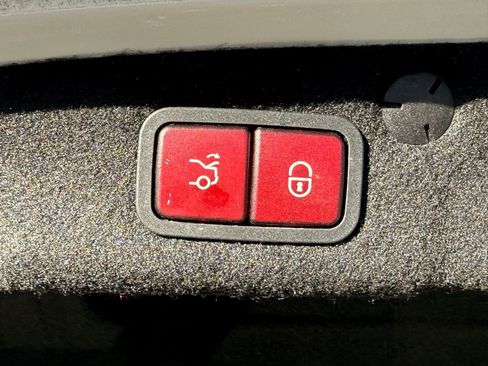 Used 2021 Mercedes-Benz C 300 4MATIC Sedan w/ Premium Package image 12