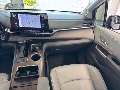 Used 2022 Toyota Sienna XLE w/ XLE Plus Package FWD image 51