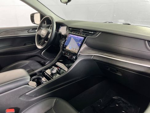 Used 2022 Jeep Grand Cherokee Limited image 28