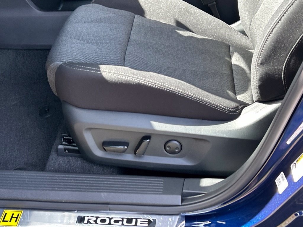 Used 2026 Nissan Rogue SV FWD image 17