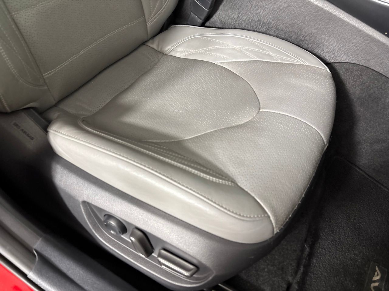 Used 2022 Toyota Avalon Limited w/ Advanced Safety Package FWD image 32